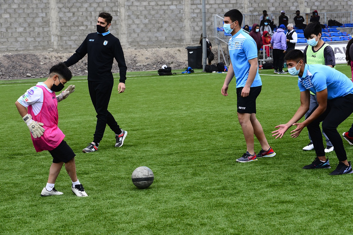 Niños y jóvenes participaron en clínica deportiva con Club Deportes Iquique y Collahuasi