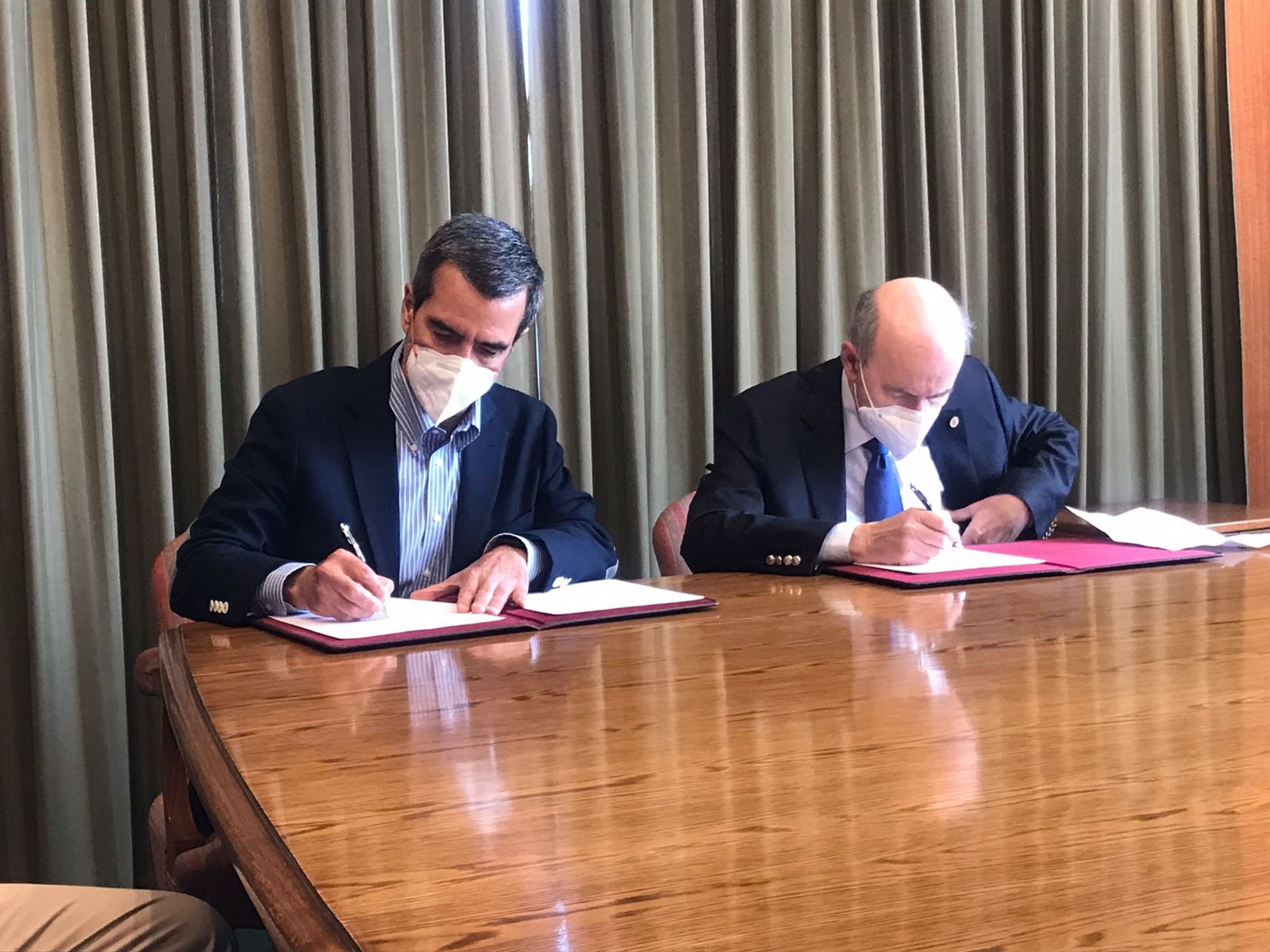 Cemin y PUCV firman convenio de colaboración