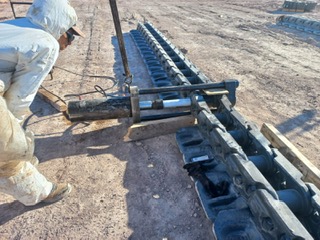 AP repara cadenas de equipo de extracción con prensa portátil en Algorta Norte