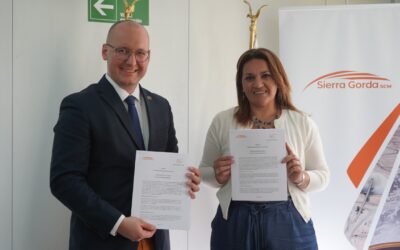 Sierra Gorda SCM firma convenio colaborativo con la municipalidad local