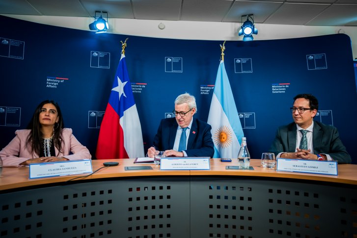 Chile y Argentina firman memorándum de entendimiento para establecer Grupo de Trabajo Binacional de Litio y Salares