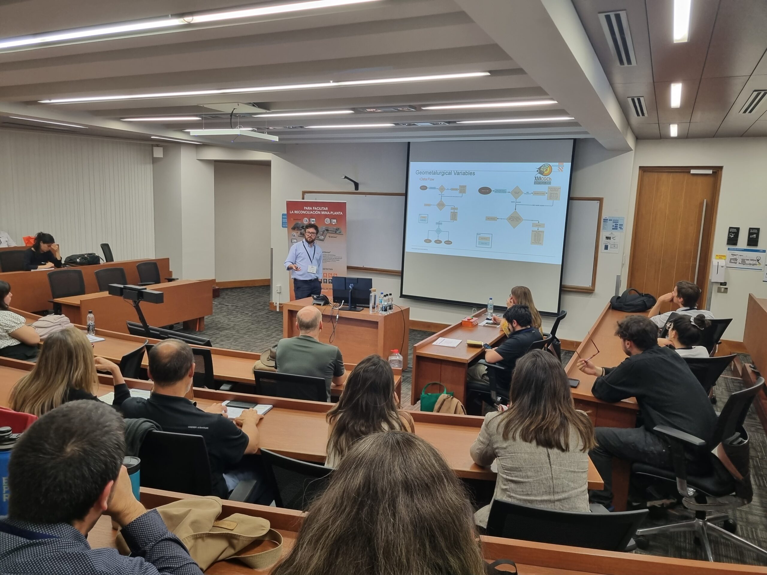 FOTO 1 – MineSense en Congreso Geológico