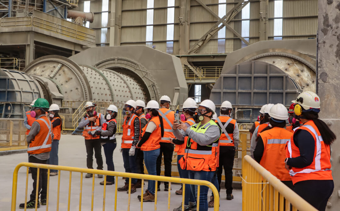 Steel Incap Inacap: Futuros metalurgistas visitan Ministro Hales - Mch