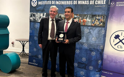 Gerente general de JRI IngenierÃ­a recibe premio â€œProfesional Distinguido 2025â€