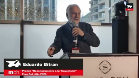 Eduardo Bitran recibe el «Reconocimiento a la Trayectoria» por parte de MINERÍA CHILENA en la X edición del Foro del Litio 2026